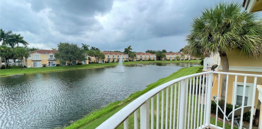 Adosado en Miramar, Florida 3 dormitorios № 2010701