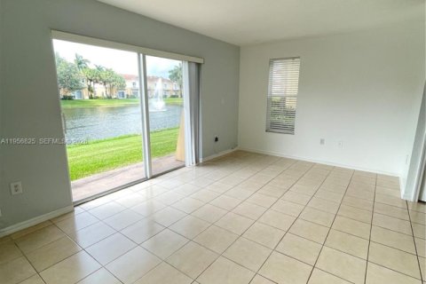 Adosado en alquiler en Miramar, Florida, 3 dormitorios № 2010701 - foto 9