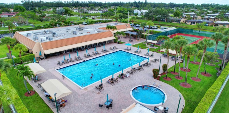 Condominio en West Palm Beach, Florida, 2 dormitorios № 1070280