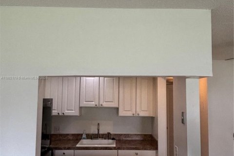 Condo in West Palm Beach, Florida, 1 bedroom  № 1932550 - photo 10