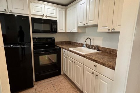 Condo in West Palm Beach, Florida, 1 bedroom  № 1932550 - photo 12