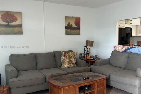 Condo in West Palm Beach, Florida, 1 bedroom  № 1932550 - photo 20