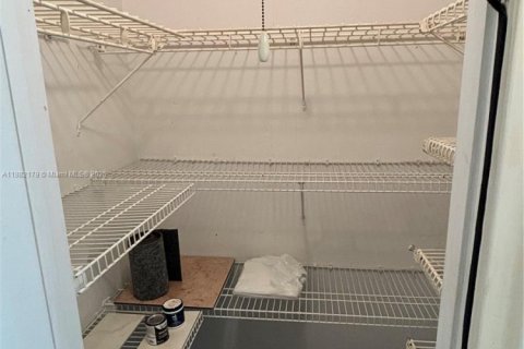 Condo in West Palm Beach, Florida, 1 bedroom  № 1932550 - photo 14