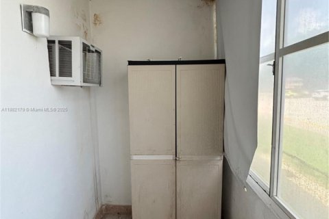 Condo in West Palm Beach, Florida, 1 bedroom  № 1932550 - photo 4