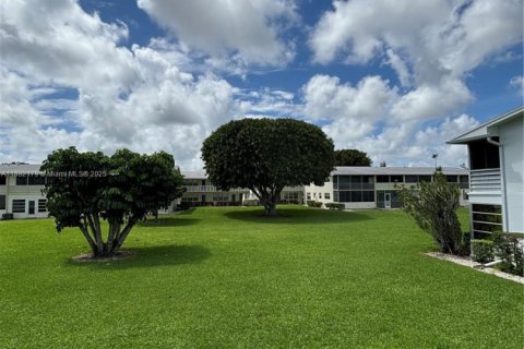 Condo in West Palm Beach, Florida, 1 bedroom  № 1932550 - photo 2