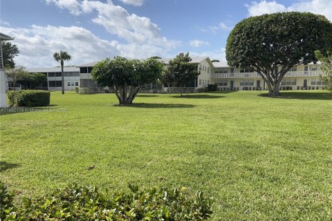 Condo in West Palm Beach, Florida, 1 bedroom  № 1932550 - photo 25