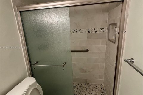 Condo in West Palm Beach, Florida, 1 bedroom  № 1932550 - photo 11