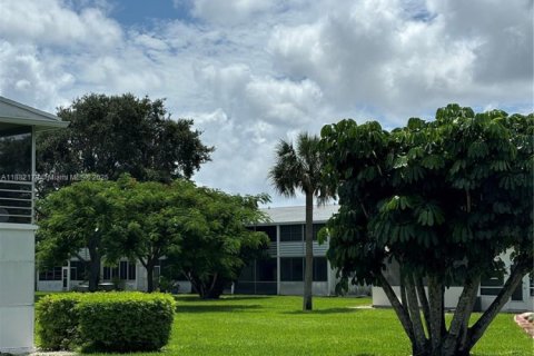 Condo in West Palm Beach, Florida, 1 bedroom  № 1932550 - photo 1