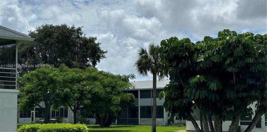 Condominio en West Palm Beach, Florida, 1 dormitorio № 1932550