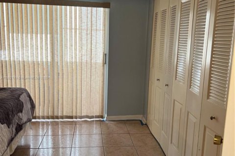 Condo in West Palm Beach, Florida, 1 bedroom  № 1932550 - photo 28