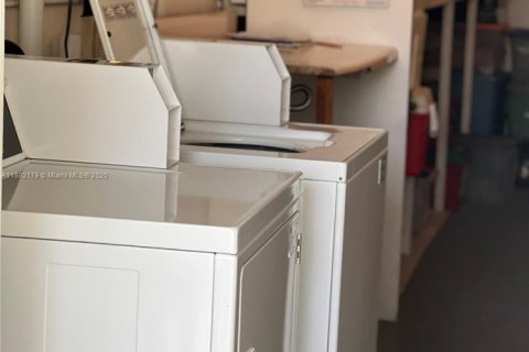 Condo in West Palm Beach, Florida, 1 bedroom  № 1932550 - photo 24