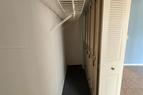 Condo in West Palm Beach, Florida, 1 bedroom  № 1932550 - photo 6