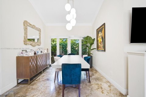 House in Coral Gables, Florida 3 bedrooms № 1693214 - photo 5