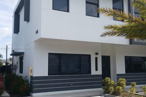 Touwnhouse à Miami Gardens, Floride 2 chambres, 167.22 m2 № 2185596