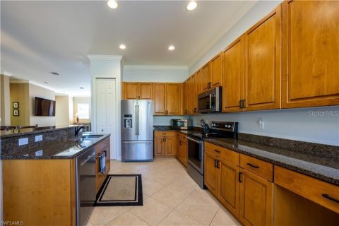 Condo in Fort Myers, Florida, 2 bedrooms  № 1871077 - photo 22