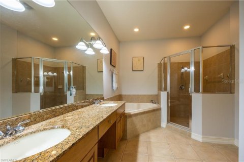 Condo in Fort Myers, Florida, 2 bedrooms  № 1871077 - photo 30