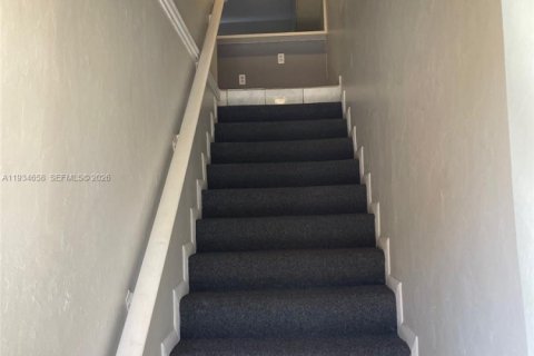 Condo in Hialeah, Florida, 2 bedrooms  № 1992803 - photo 12