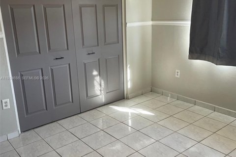 Condo in Hialeah, Florida, 2 bedrooms  № 1992803 - photo 11