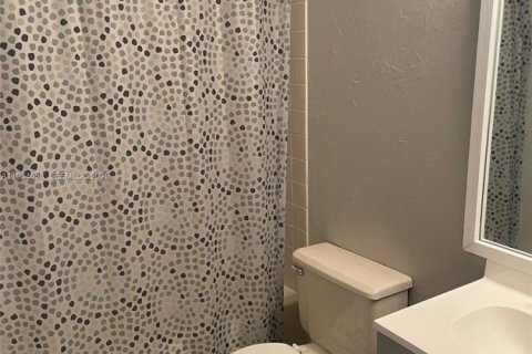 Condo in Hialeah, Florida, 2 bedrooms  № 1992803 - photo 7