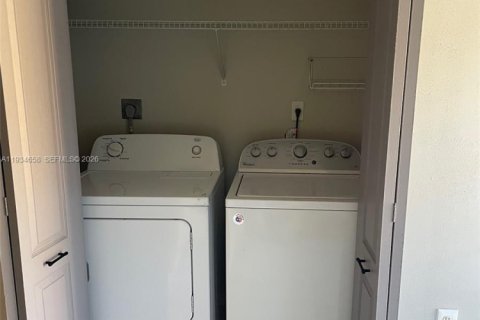 Condo in Hialeah, Florida, 2 bedrooms  № 1992803 - photo 6