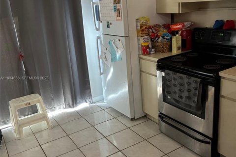 Купить кондоминиум в Хайалиа, Флорида 2 спальни, 91.97м2, № 1992803 - фото 1