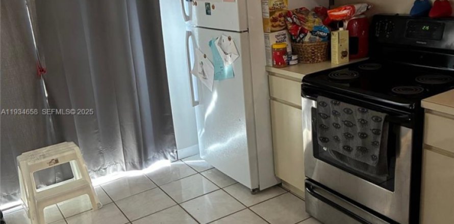 Кондоминиум с 2 спальнями в Хайалиа, Флорида № 1992803