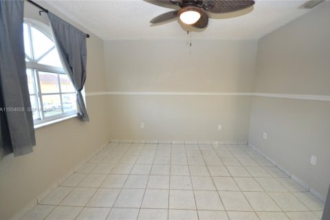 Copropriété à vendre à Hialeah, Floride: 2 chambres, 91.97 m2 № 1992803 - photo 19