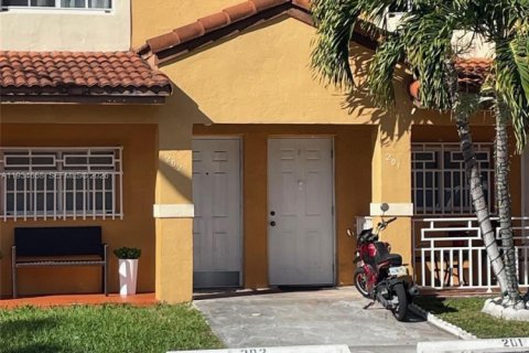 Condo in Hialeah, Florida, 2 bedrooms  № 1992803 - photo 3