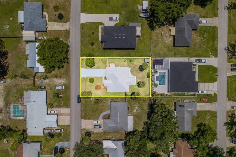 Купить виллу или дом в Эджуотер, Флорида 8 комнат, 151.99м2, № 2207523 - фото 18