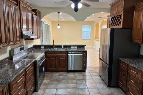 Casa en venta en Pembroke Pines, Florida, 4 dormitorios, 241.92 m2 № 2056732 - foto 10