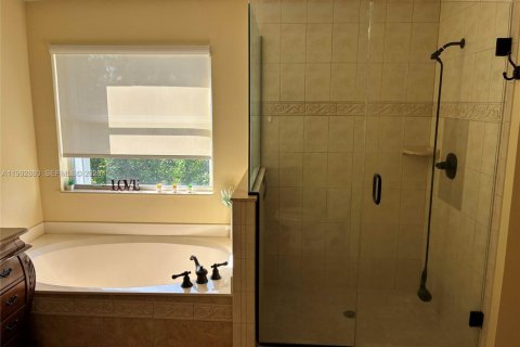 Casa en venta en Pembroke Pines, Florida, 4 dormitorios, 241.92 m2 № 2056732 - foto 21