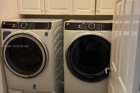 Casa en venta en Pembroke Pines, Florida, 4 dormitorios, 241.92 m2 № 2056732 - foto 4