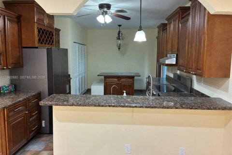 Casa en venta en Pembroke Pines, Florida, 4 dormitorios, 241.92 m2 № 2056732 - foto 8