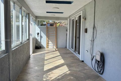 Casa en venta en Pembroke Pines, Florida, 4 dormitorios, 241.92 m2 № 2056732 - foto 24