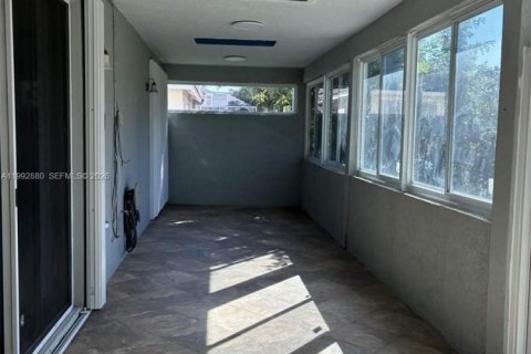 Casa en venta en Pembroke Pines, Florida, 4 dormitorios, 241.92 m2 № 2056732 - foto 23