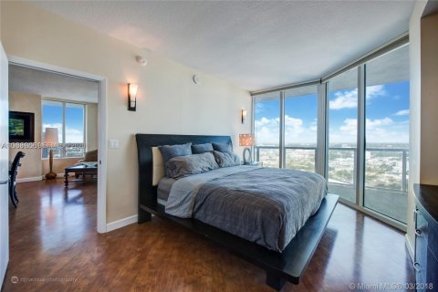 Condo in Miami, Florida, 2 bedrooms  № 2053031 - photo 13