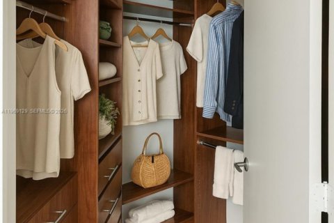 Condo in Miami, Florida, 2 bedrooms  № 2053031 - photo 15