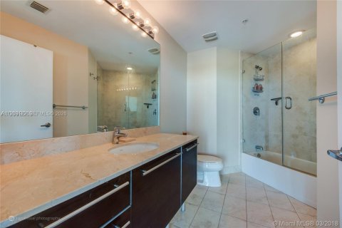 Condo in Miami, Florida, 2 bedrooms  № 2053031 - photo 18