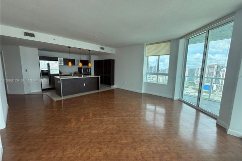 Condo in Miami, Florida, 2 bedrooms  № 2053031 - photo 7