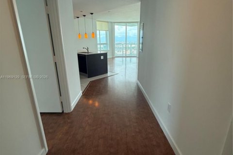 Condo in Miami, Florida, 2 bedrooms  № 2053031 - photo 2