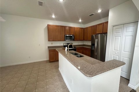 Villa ou maison à louer à Kissimmee, Floride: 4 chambres, 234.86 m2 № 1784989 - photo 7