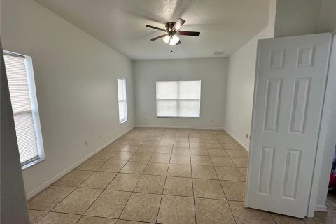 Villa ou maison à louer à Kissimmee, Floride: 4 chambres, 234.86 m2 № 1784989 - photo 3