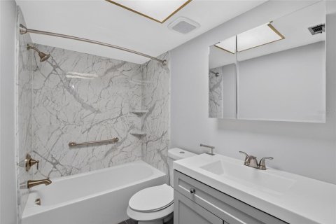 Снять в аренду кондоминиум в Аполло-Бич, Флорида 4 комнаты, 120.4м2, № 2156494 - фото 24