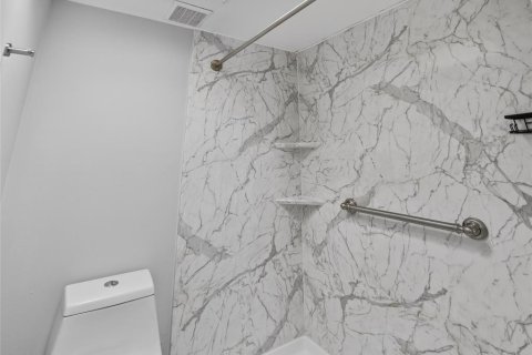 Снять в аренду кондоминиум в Аполло-Бич, Флорида 4 комнаты, 120.4м2, № 2156494 - фото 30