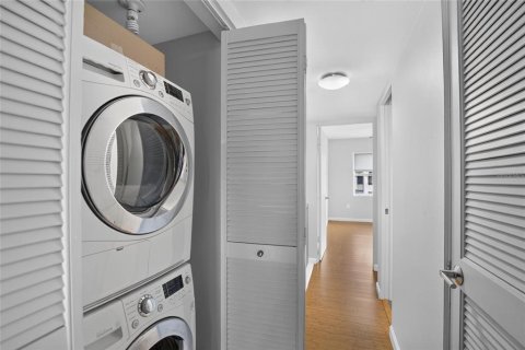 Снять в аренду кондоминиум в Аполло-Бич, Флорида 4 комнаты, 120.4м2, № 2156494 - фото 25