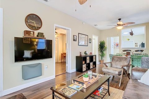Villa ou maison à louer à Tampa, Floride: 3 chambres, 101.45 m2 № 2237761 - photo 3