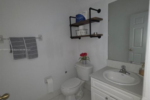 Townhouse in Miami, Florida 3 bedrooms, 145.3 sq.m. № 1920064 - photo 7
