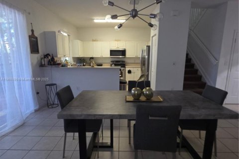 Townhouse in Miami, Florida 3 bedrooms, 145.3 sq.m. № 1920064 - photo 14