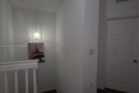 Townhouse in Miami, Florida 3 bedrooms, 145.3 sq.m. № 1920064 - photo 16