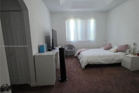 Townhouse in Miami, Florida 3 bedrooms, 145.3 sq.m. № 1920064 - photo 18